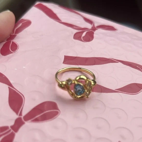 Vintage Avon ring - Picture 3 of 5